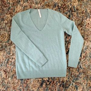 CLEAR OUT SALE - Babaton 100% cashmere sweater
